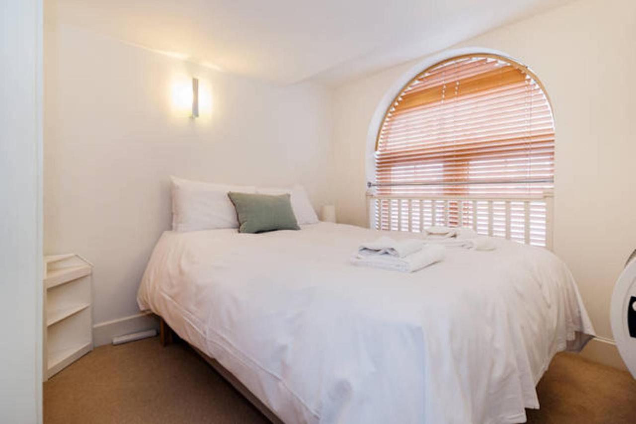 Central 2-Bed, 2-Bath Sanctuary Near Holborn Station, Covent Garden & West End ロンドン エクステリア 写真