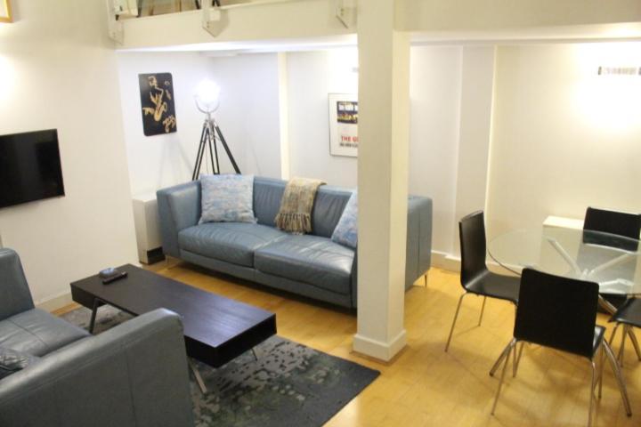 Central 2-Bed, 2-Bath Sanctuary Near Holborn Station, Covent Garden & West End ロンドン エクステリア 写真
