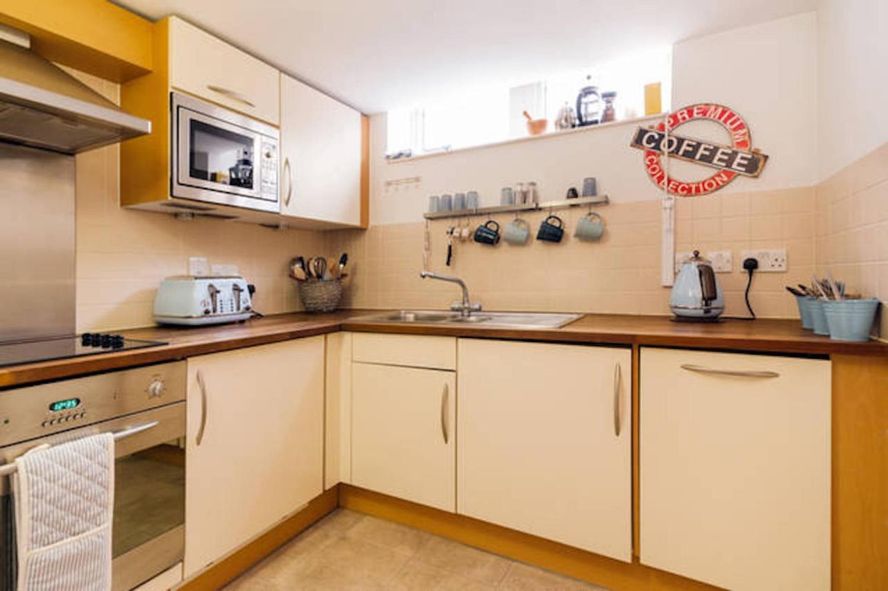 Central 2-Bed, 2-Bath Sanctuary Near Holborn Station, Covent Garden & West End ロンドン エクステリア 写真